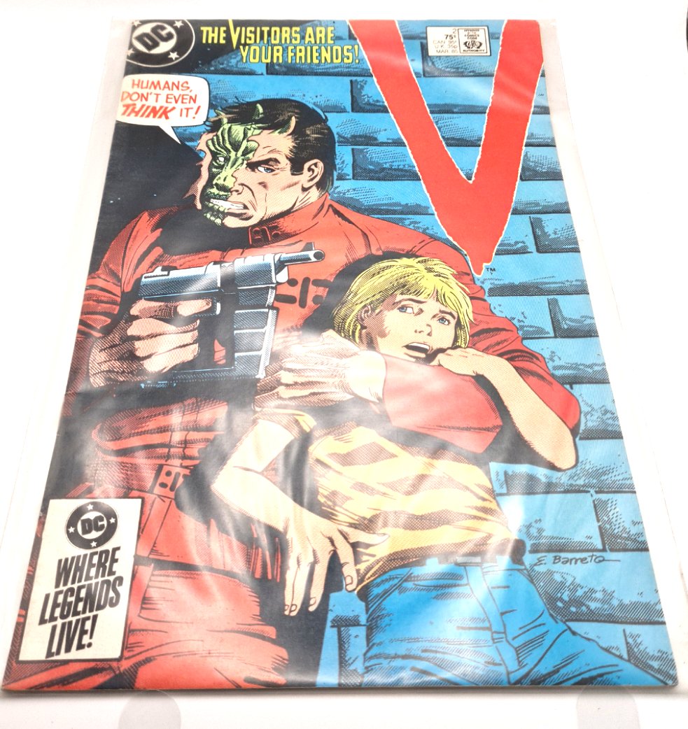 V 'Visitors' #2 DC Comic Book W9